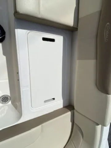 Slide: The Image of Robalo R242EX 2022 - 29