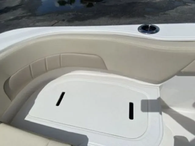 Slide: The Image of Robalo R242EX 2022 - 31