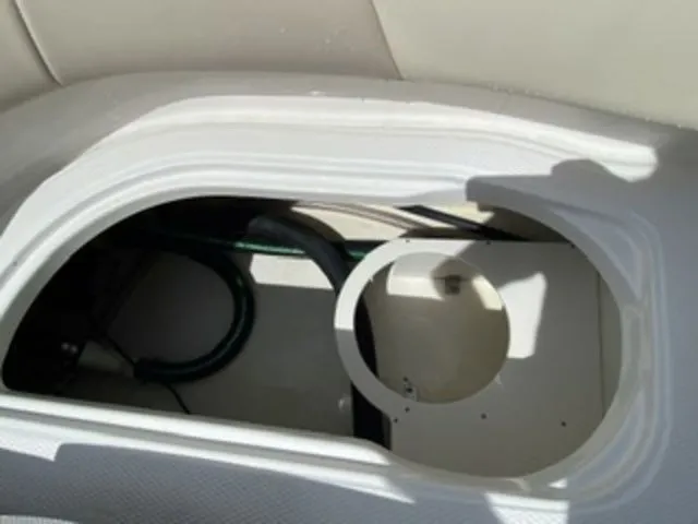 Slide: The Image of Robalo R242EX 2022 - 32