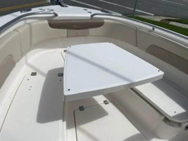 Slide: The Image of Robalo R242EX 2022 - 36