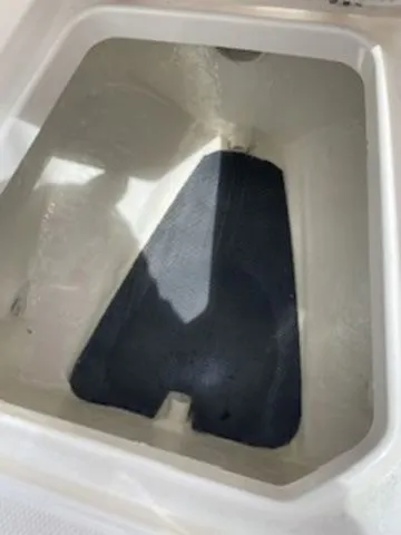 Slide: The Image of Robalo R242EX 2022 - 39