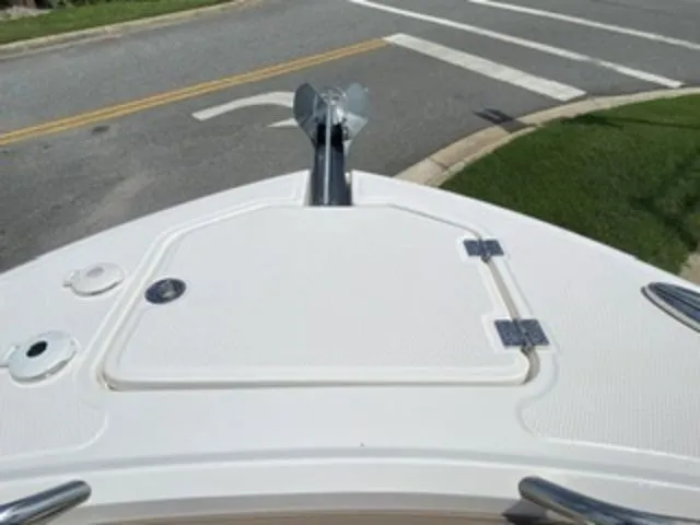 Slide: The Image of Robalo R242EX 2022 - 4