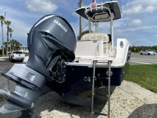 Slide: The Image of Robalo R242EX 2022 - 45