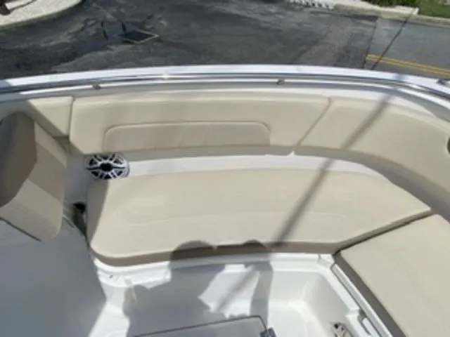 Slide: The Image of Robalo R242EX 2022 - 6