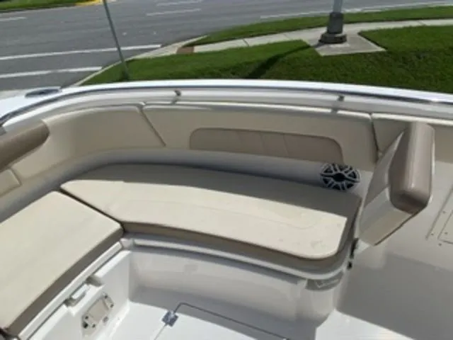 Slide: The Image of Robalo R242EX 2022 - 7