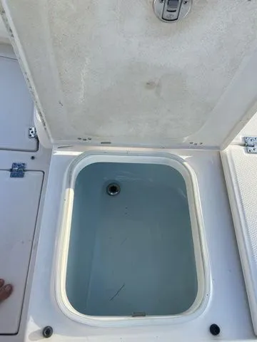 Slide: The Image of Robalo 246 Cayman 2023 - 12