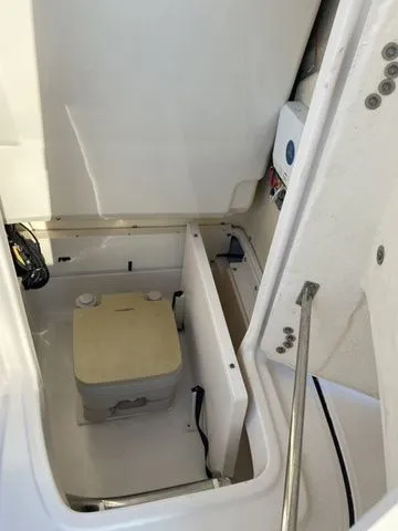 Slide: The Image of Robalo 246 Cayman 2023 - 19