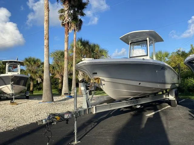 Slide: The Image of Robalo 246 Cayman 2023 - 2