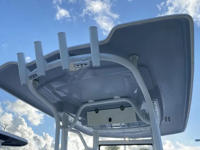 Slide: The Image of Robalo 246 Cayman 2023 - 26