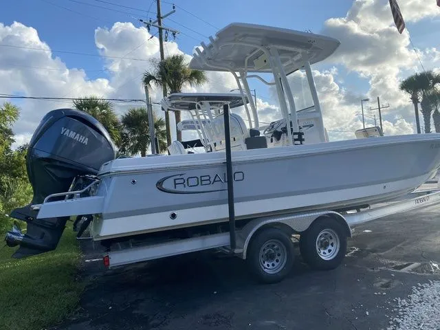 Slide: The Image of Robalo 246 Cayman 2023 - 3