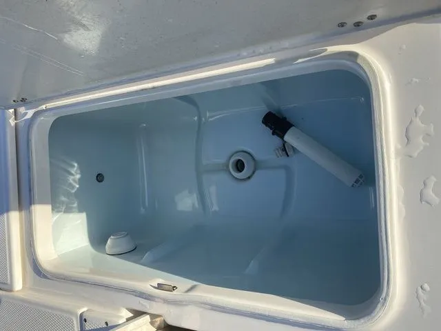 Slide: The Image of Robalo 246 Cayman 2023 - 30