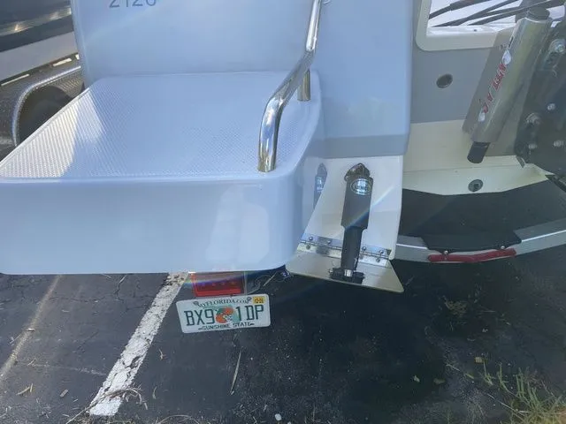 Slide: The Image of Robalo 246 Cayman 2023 - 37