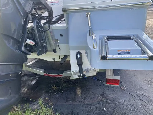 Slide: The Image of Robalo 246 Cayman 2023 - 38