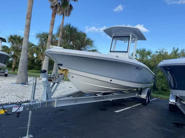 Slide: The Image of Robalo 246 Cayman 2023 - 5