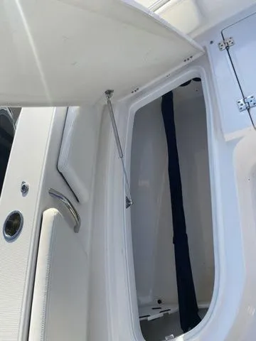 Slide: The Image of Robalo 246 Cayman 2023 - 9