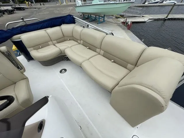 Slide: The Image of Southwind V23LC 2019 - 10