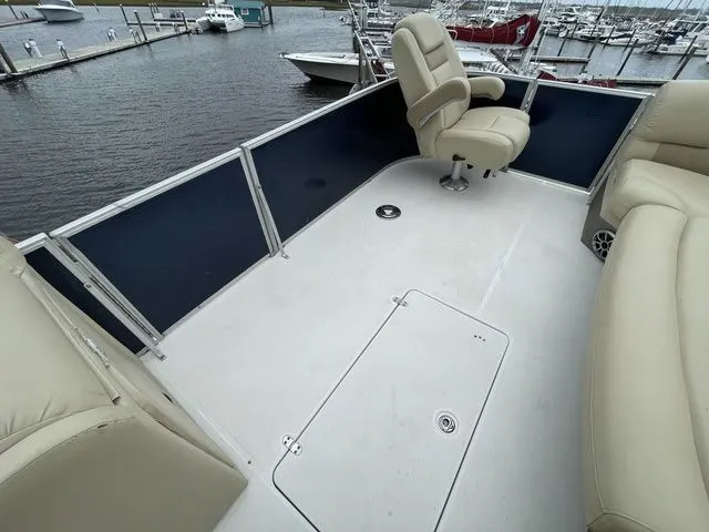 Slide: The Image of Southwind V23LC 2019 - 11