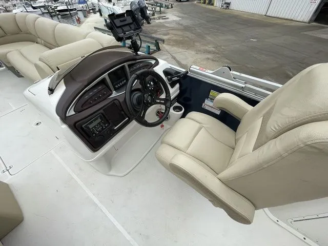 Slide: The Image of Southwind V23LC 2019 - 14