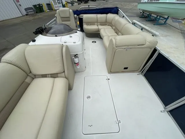 Slide: The Image of Southwind V23LC 2019 - 6