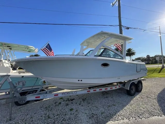 Slide: The Image of Robalo R257 Dual Console 2025 - 1