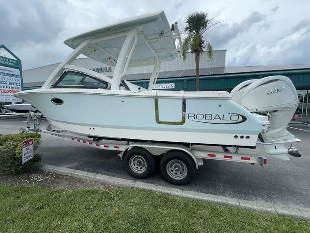 Slide: The Image of Robalo R257 Dual Console 2025 - 2