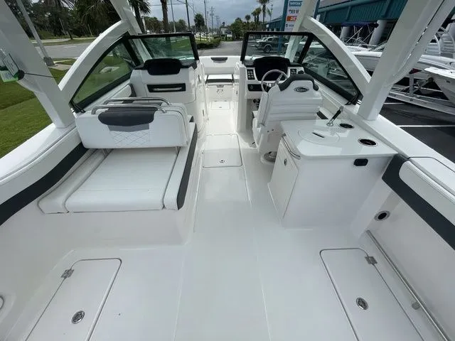 Slide: The Image of Robalo R257 Dual Console 2025 - 6