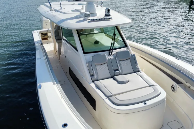 Slide: The Image of 2024 Scout 425 LXF luxury boat on water, featuring sleek design and comfortable seating. - 13