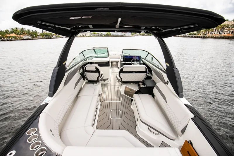 Slide: The Image of Interior of 2026 Sea Ray SLX 280 Outboard on water. - 18