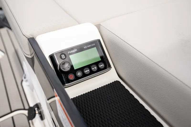 Slide: The Image of Fusion MS-NRX300 control on Sea Ray SLX 280 Outboard 2026. - 23