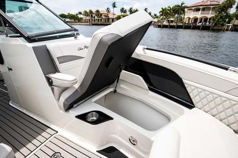 Slide: The Image of Sea Ray SLX 280 Outboard 2026 - 62