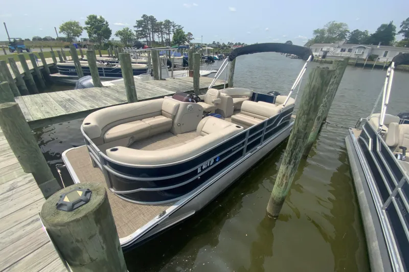 The Image of 2023 Cypress Cay Seabreeze 232 pontoon boat docked at a marina. - 1