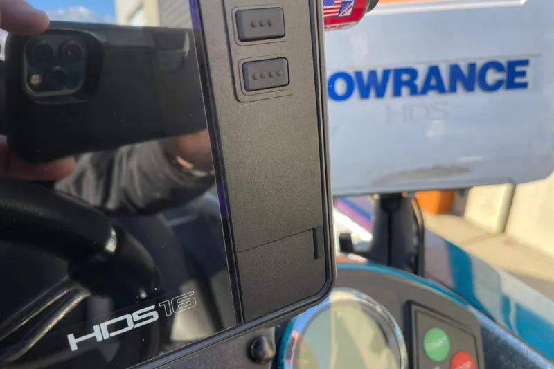 Slide: The Image of Close-up of Lowrance HDS16 display on 2014 Ranger Z520C Carbon Comanche boat. - 7