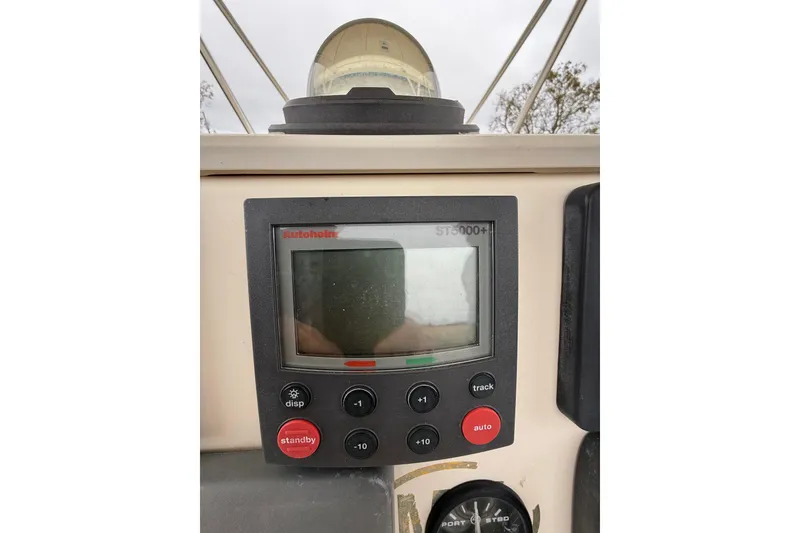 Slide: The Image of Autopilot control panel on a 1997 Pursuit 2800 Offshore boat. - 23