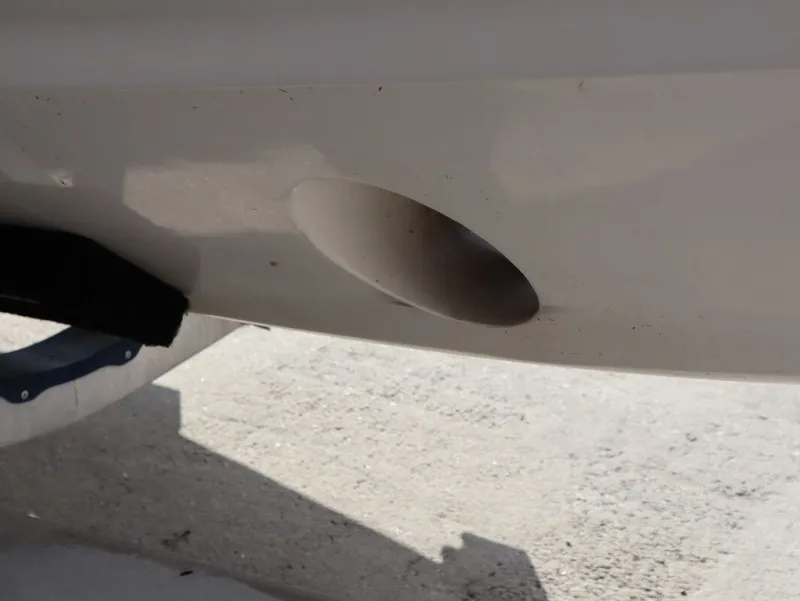 Slide: The Image of Regal 2800 Bowrider 2019 - 17