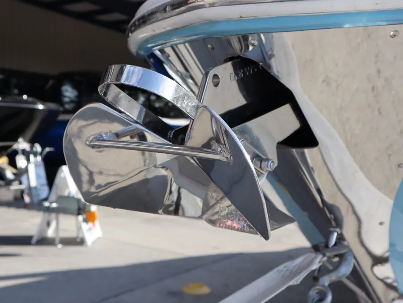 Slide: The Image of Regal 2800 Bowrider 2019 - 19