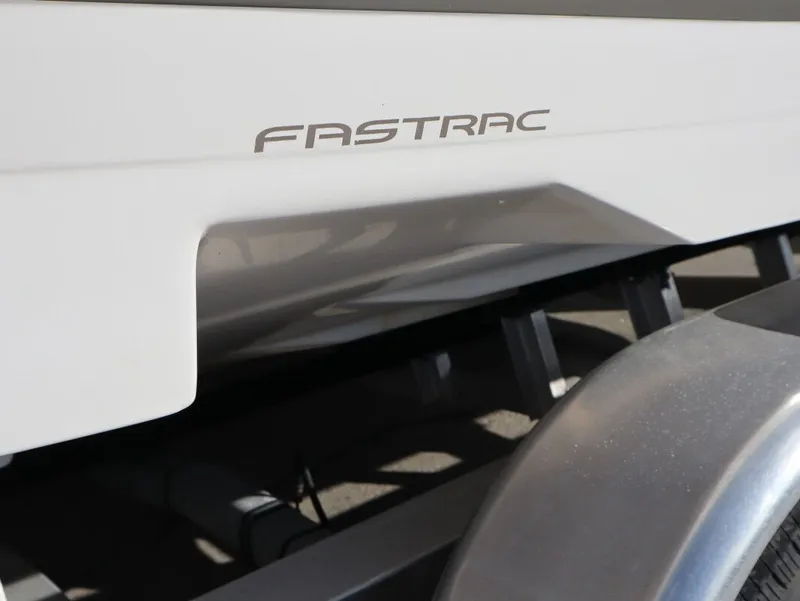 Slide: The Image of Regal 2800 Bowrider 2019 - 20