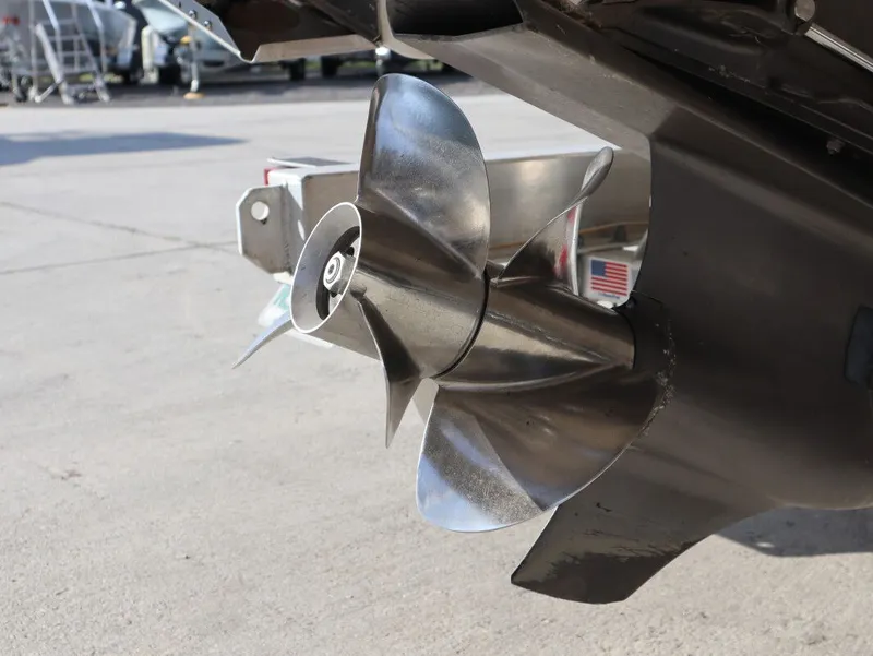 Slide: The Image of Regal 2800 Bowrider 2019 - 22