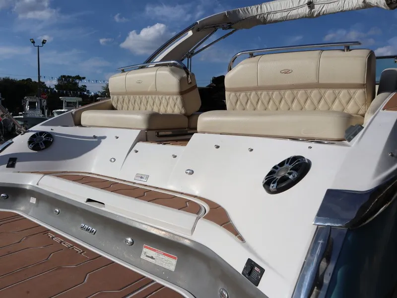 Slide: The Image of Regal 2800 Bowrider 2019 - 25