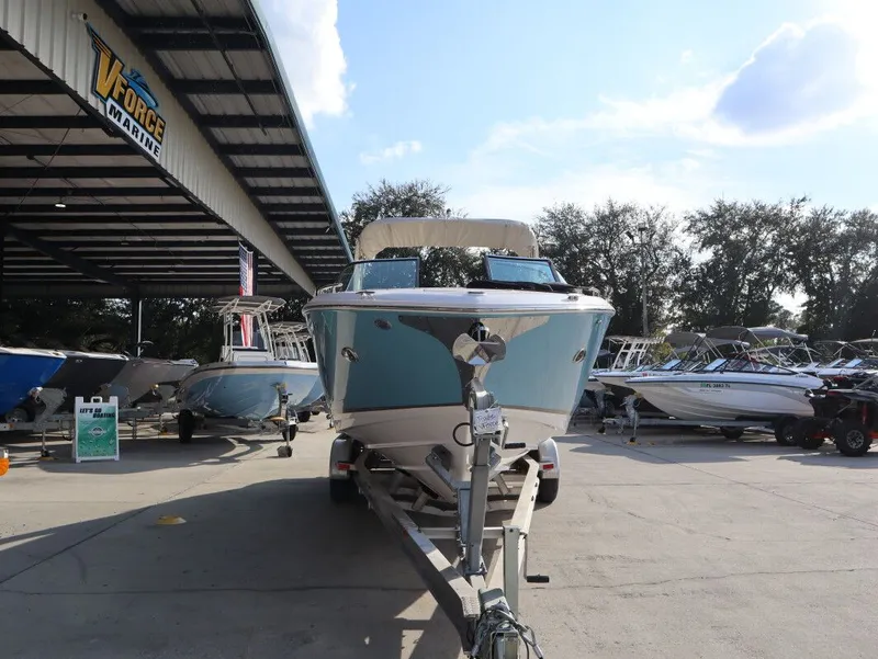 Slide: The Image of Regal 2800 Bowrider 2019 - 4