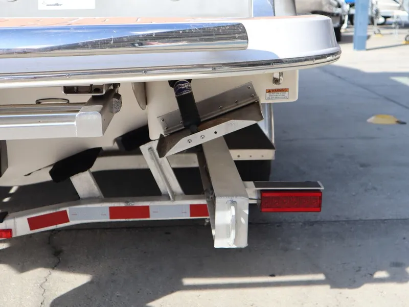 Slide: The Image of Regal 2800 Bowrider 2019 - 7