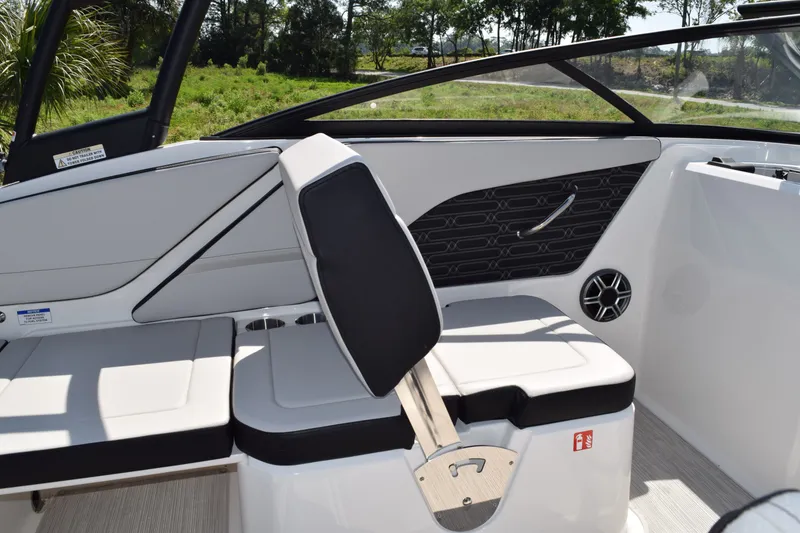 Slide: The Image of Sea Ray SPX 210 Outboard 2026 - 10