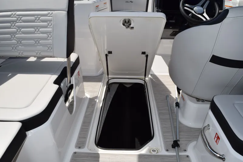 Slide: The Image of Sea Ray SPX 210 Outboard 2026 - 12
