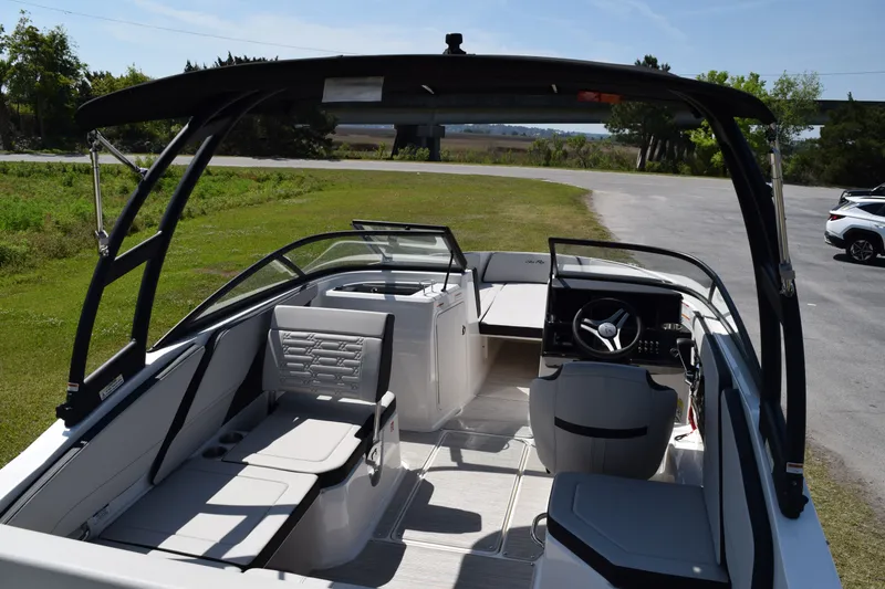 Slide: The Image of Sea Ray SPX 210 Outboard 2026 - 13