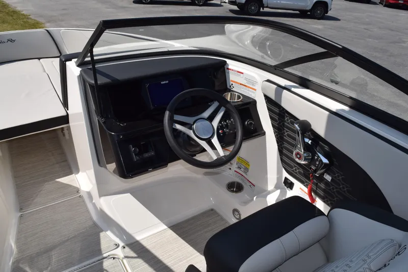 Slide: The Image of Sea Ray SPX 210 Outboard 2026 - 15