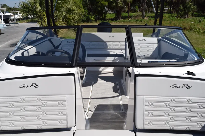 Slide: The Image of Sea Ray SPX 210 Outboard 2026 - 19