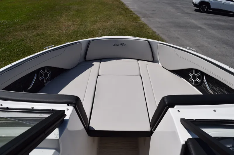 Slide: The Image of Sea Ray SPX 210 Outboard 2026 - 20