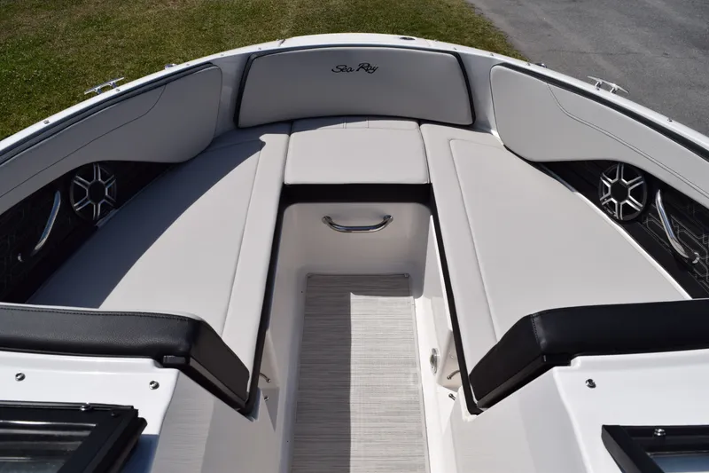 Slide: The Image of Sea Ray SPX 210 Outboard 2026 - 21