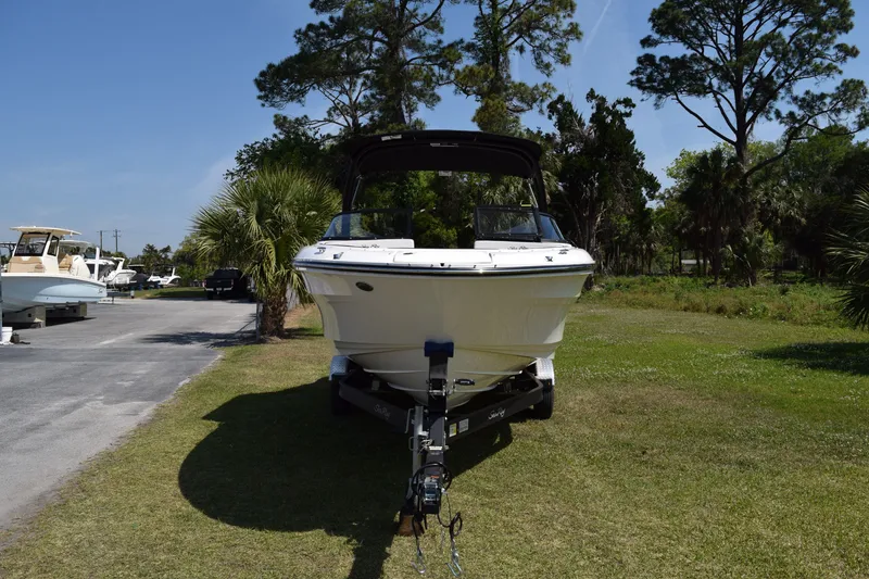 Slide: The Image of Sea Ray SPX 210 Outboard 2026 - 23