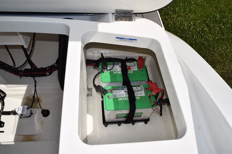 Slide: The Image of Sea Ray SPX 210 Outboard 2026 - 6