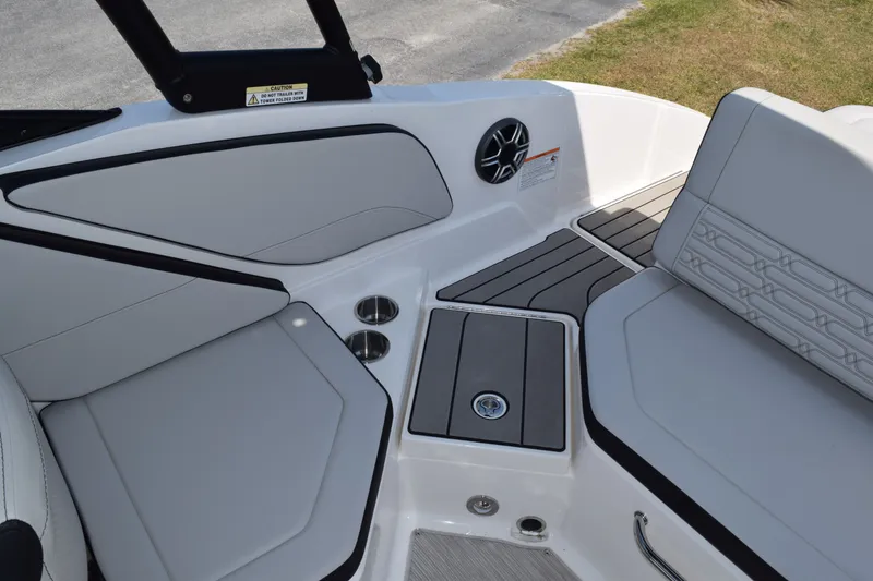 Slide: The Image of Sea Ray SPX 210 Outboard 2026 - 7